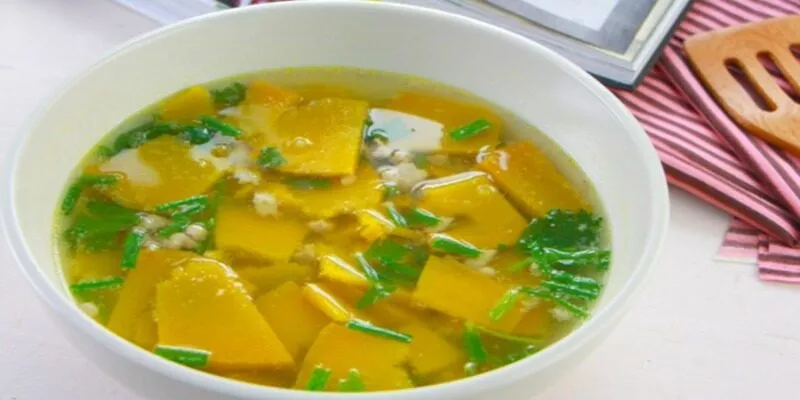 Canh bí đỏ nấu đậu xanh- Món ăn dinh dưỡng