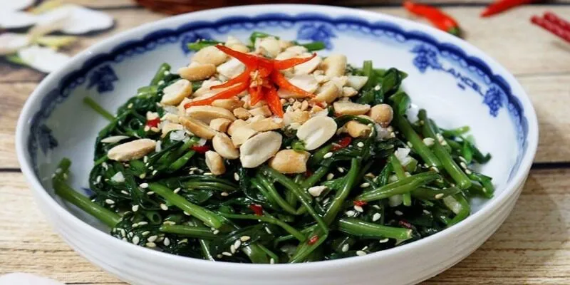 Gỏi rau muống trộn tôm thịt vô cùng“bắt miệng”